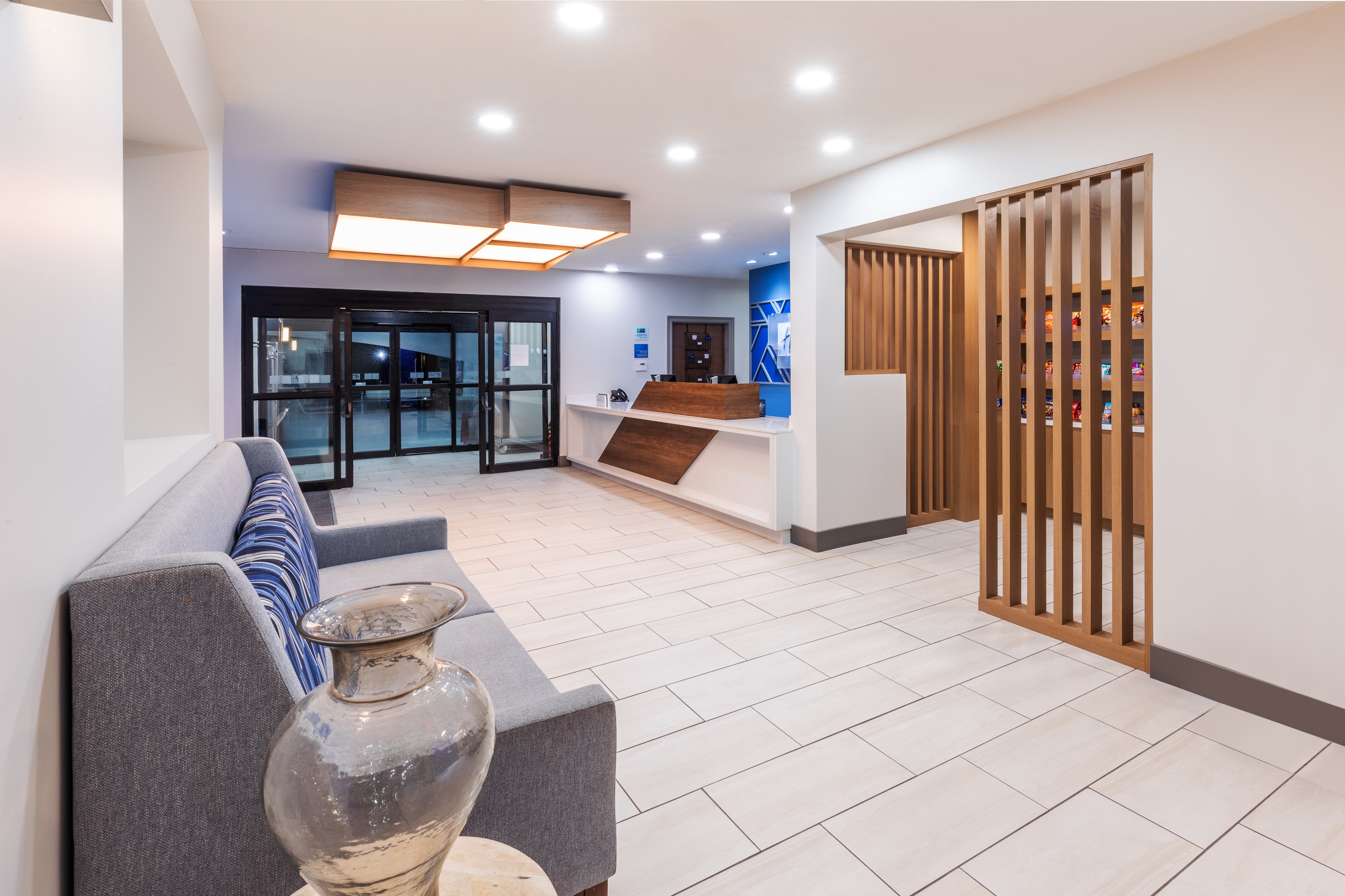 Holiday Inn Express Harvey-Marrero 33/46