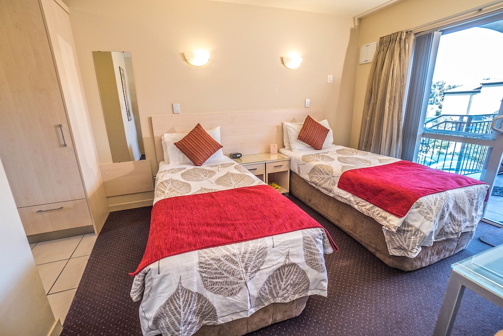 LUXURY, STUDIO, KING BED