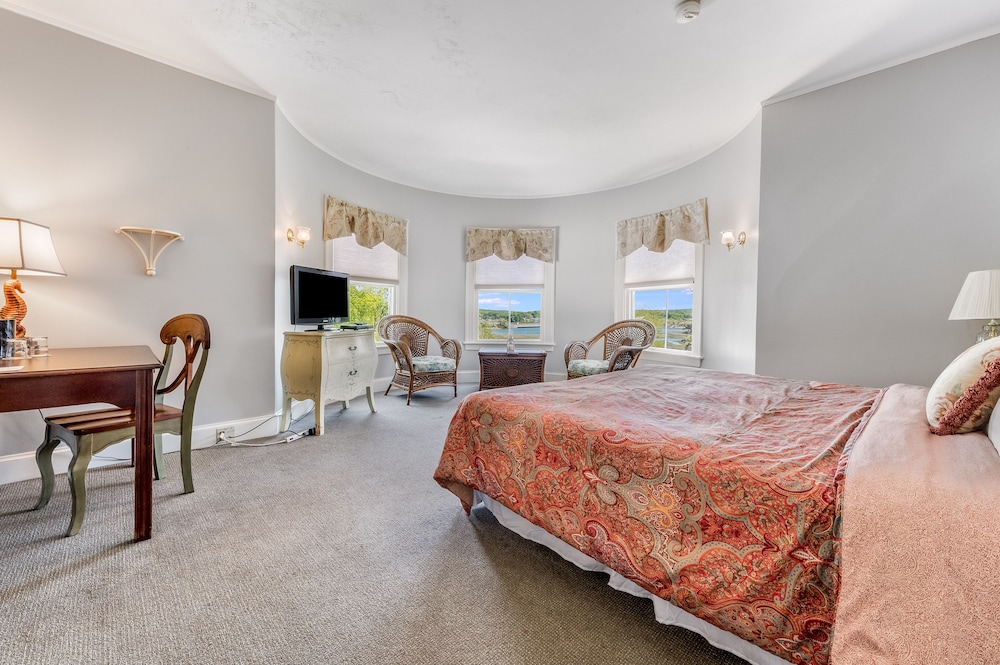 Castle Manor Inn 14/42