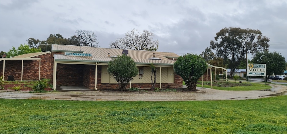 Belvoir Village Motel Apartments 48/57