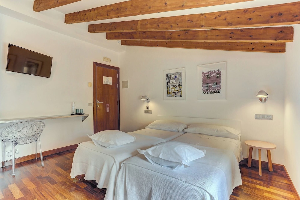 Comfort, Queen Bed