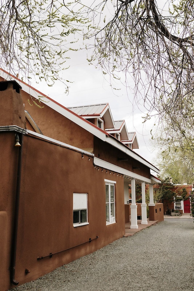 El Paradero Bed & Breakfast Inn 4/79