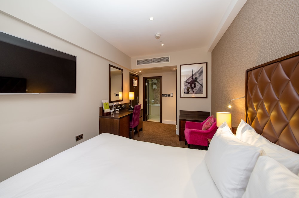 ROOM, QUEEN BED