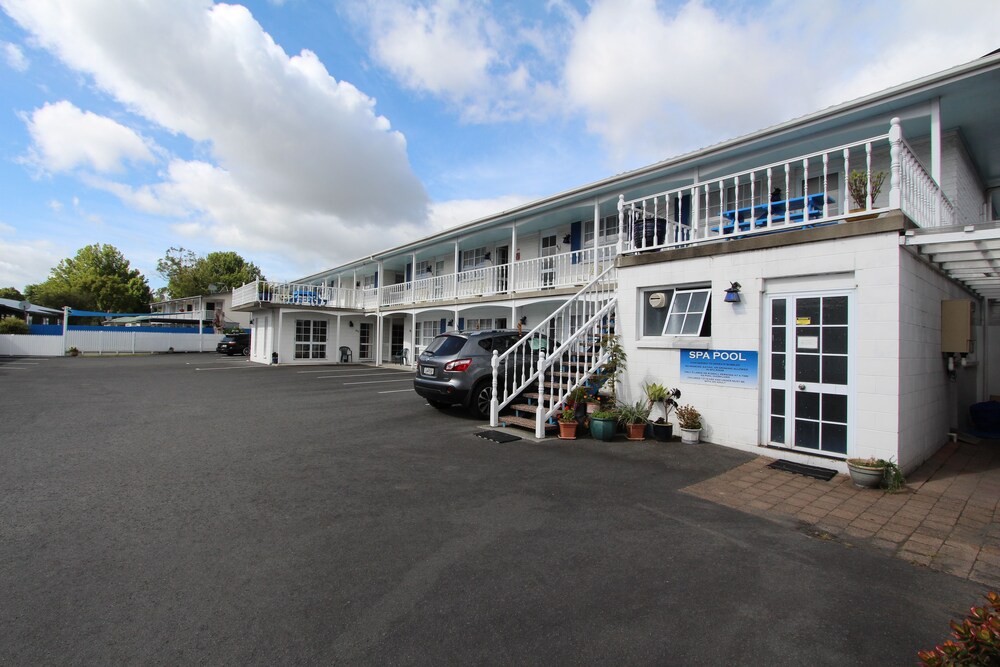 Boundary Court Motor Inn 40/50