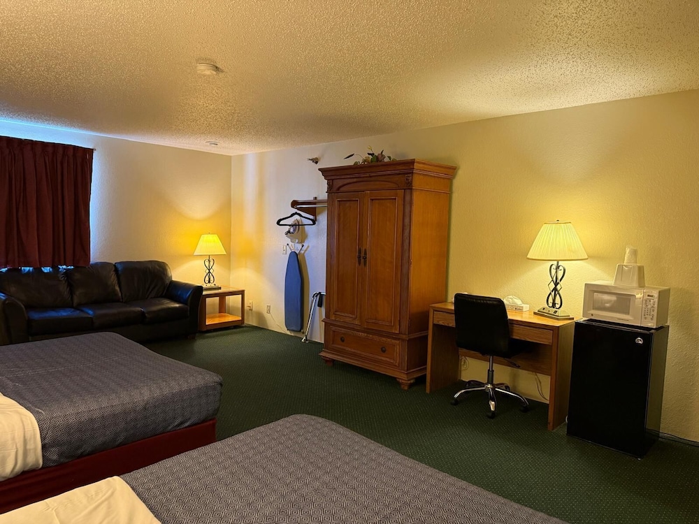 Americas Best Value Inn and Suites-Cassville/Roaring River 25/42
