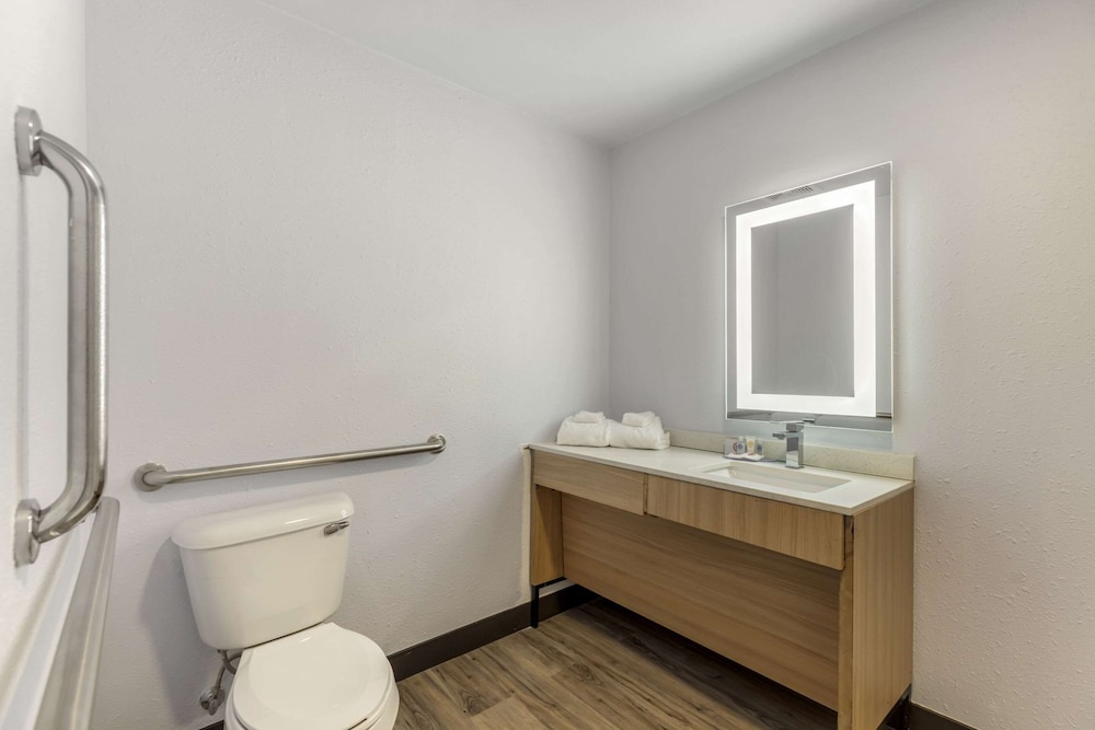 Comfort Suites Cheyenne, WY 24/26