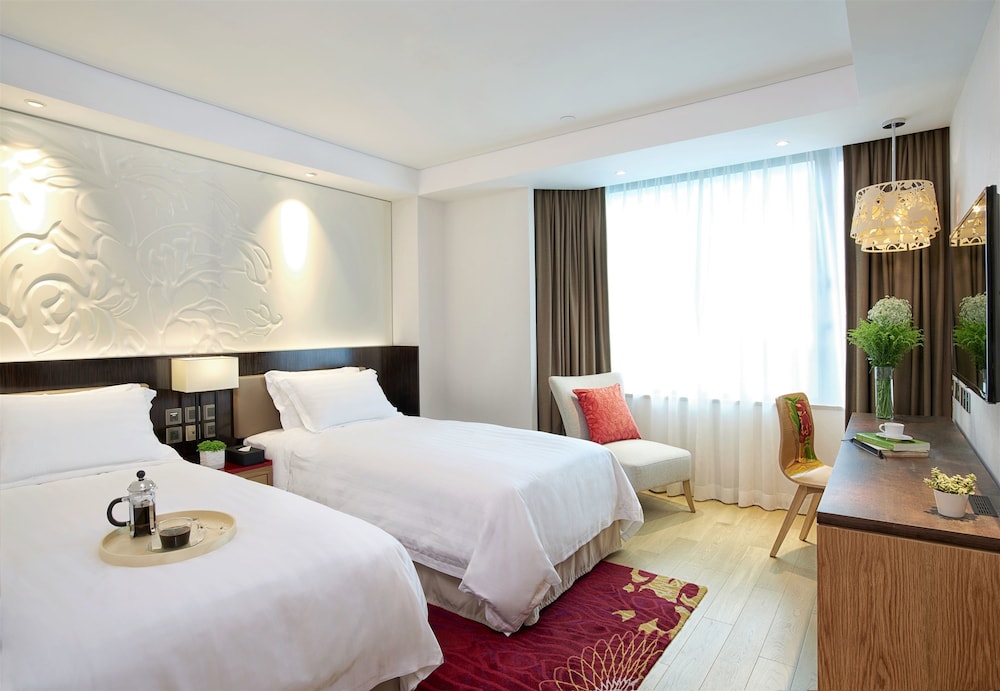 Plus, Wharney, Twin Beds
