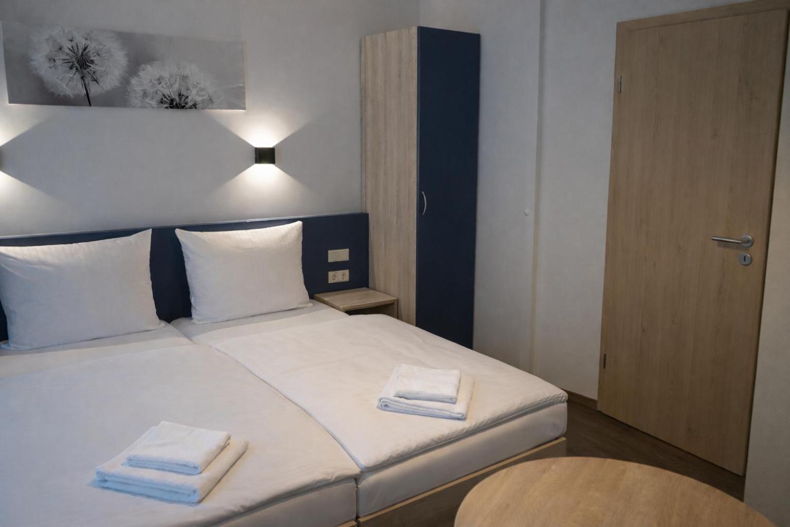Room, Triple