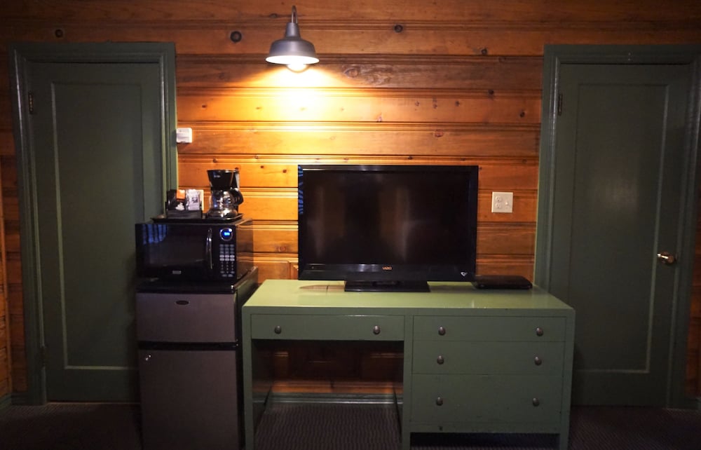 Shaver Lake Village Hotel 34/50