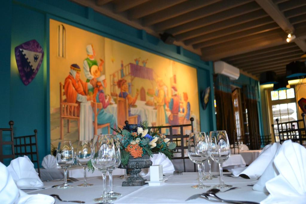 Hotel La Tablee Medievale 15/16
