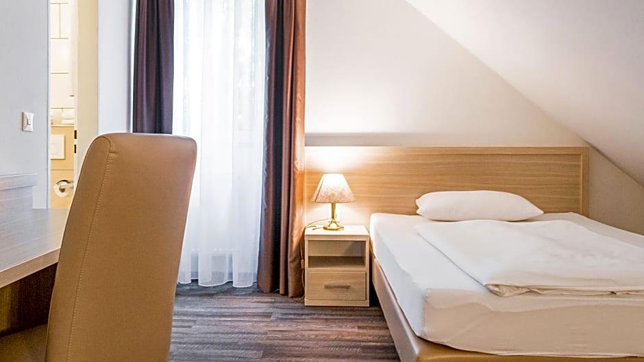 AIR HOTEL WARTBURG 15/36
