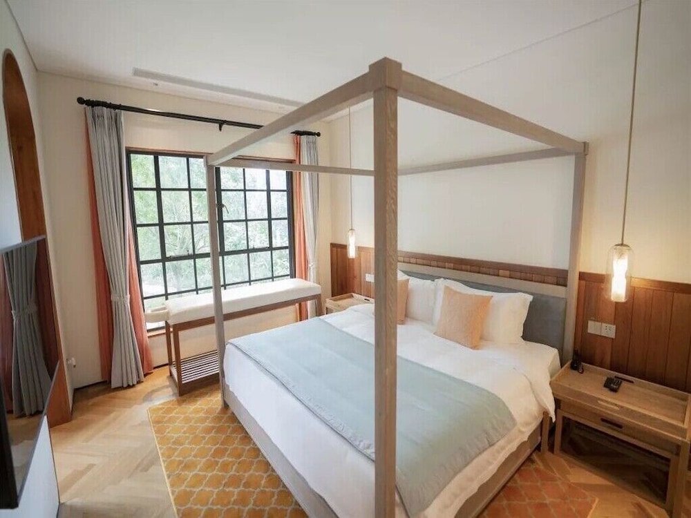 Junior, Villa, King Bed