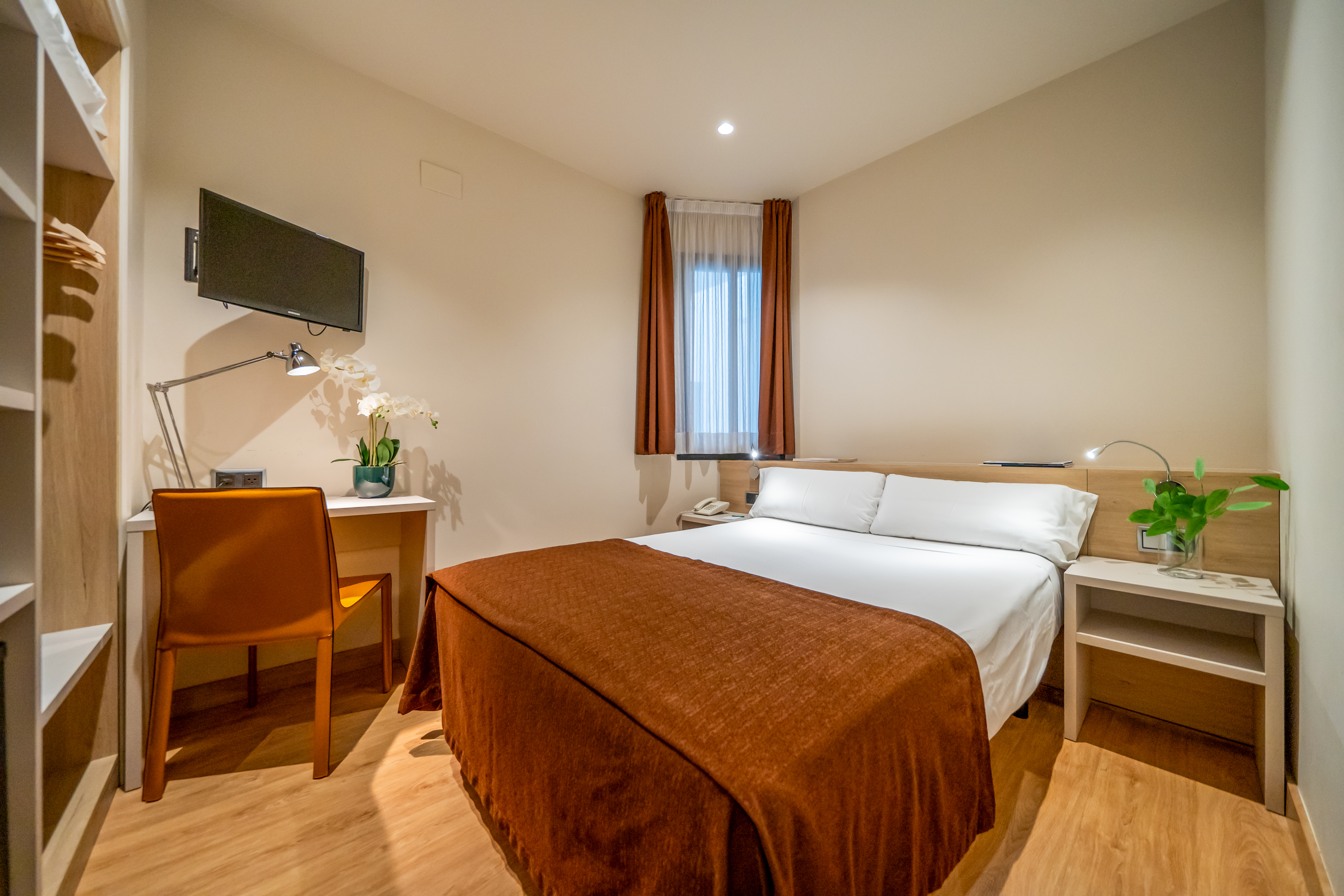 Economy, Double Bed