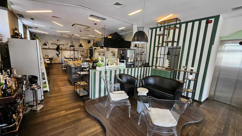 Hotel Amfiteatar 36/63