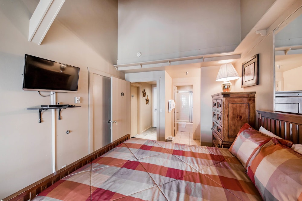 Lodge At Mountain Village 33/77