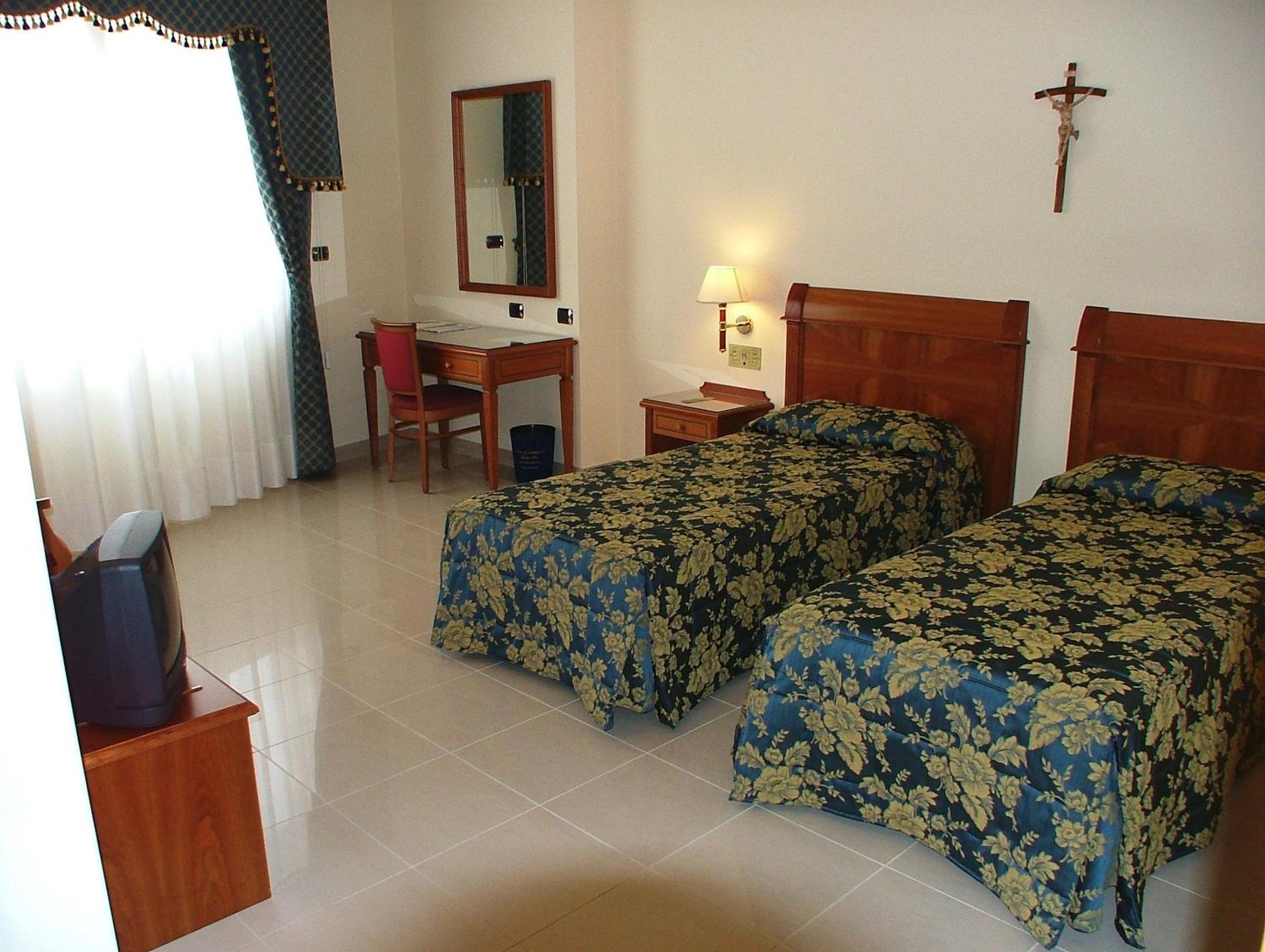 Centro Di Spiritualita Padre Pio 32/51