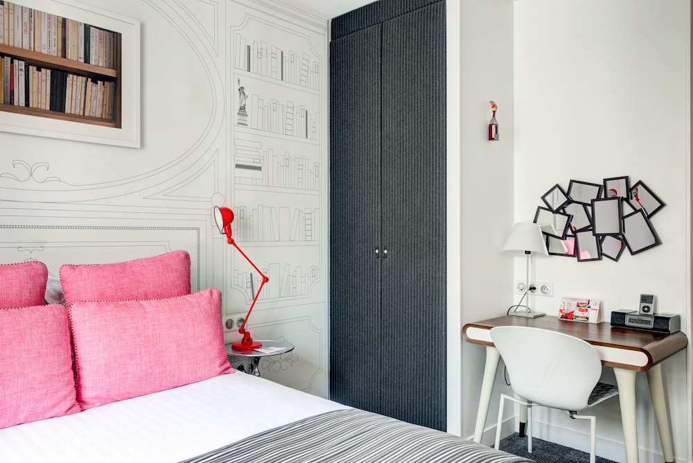 Joyce Hotel Astotel 11/34