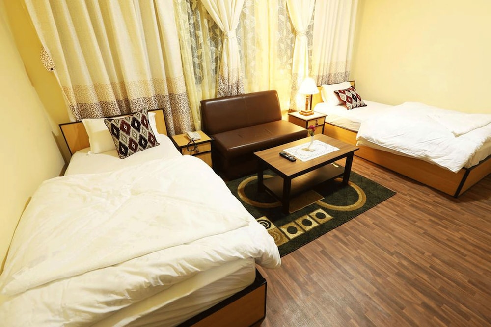 STANDARD, TWIN BEDS, PRIVATE BATHROOM
