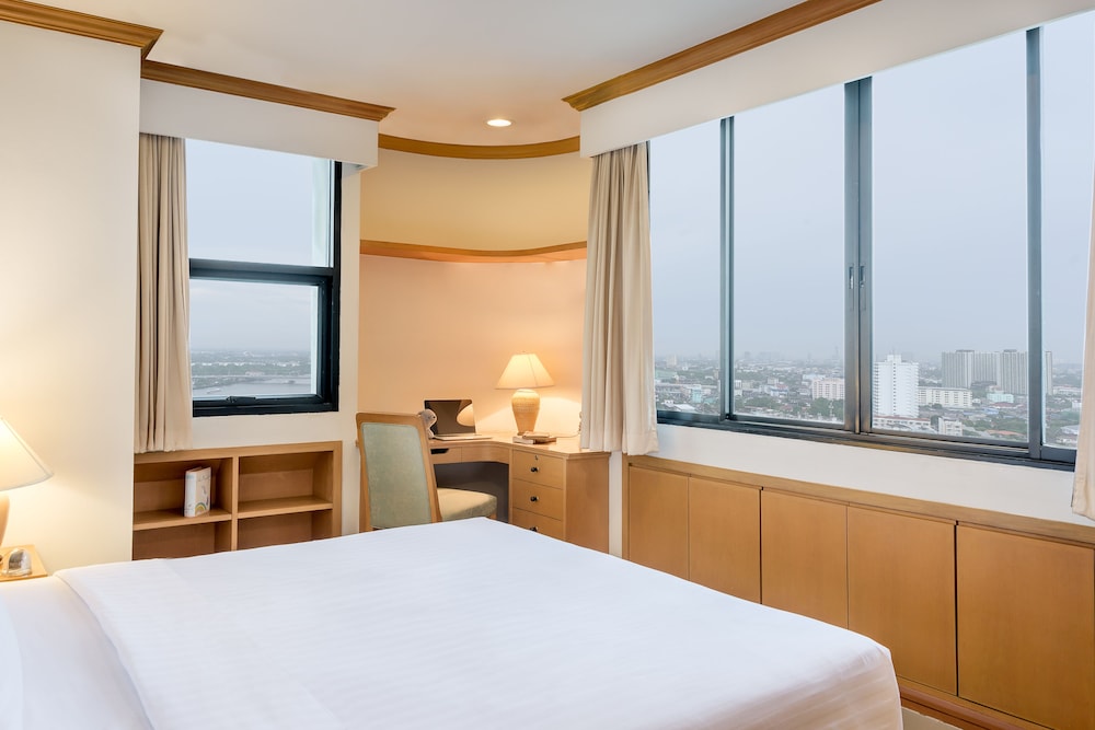 Riverine Place Hotel & Residence 7/72