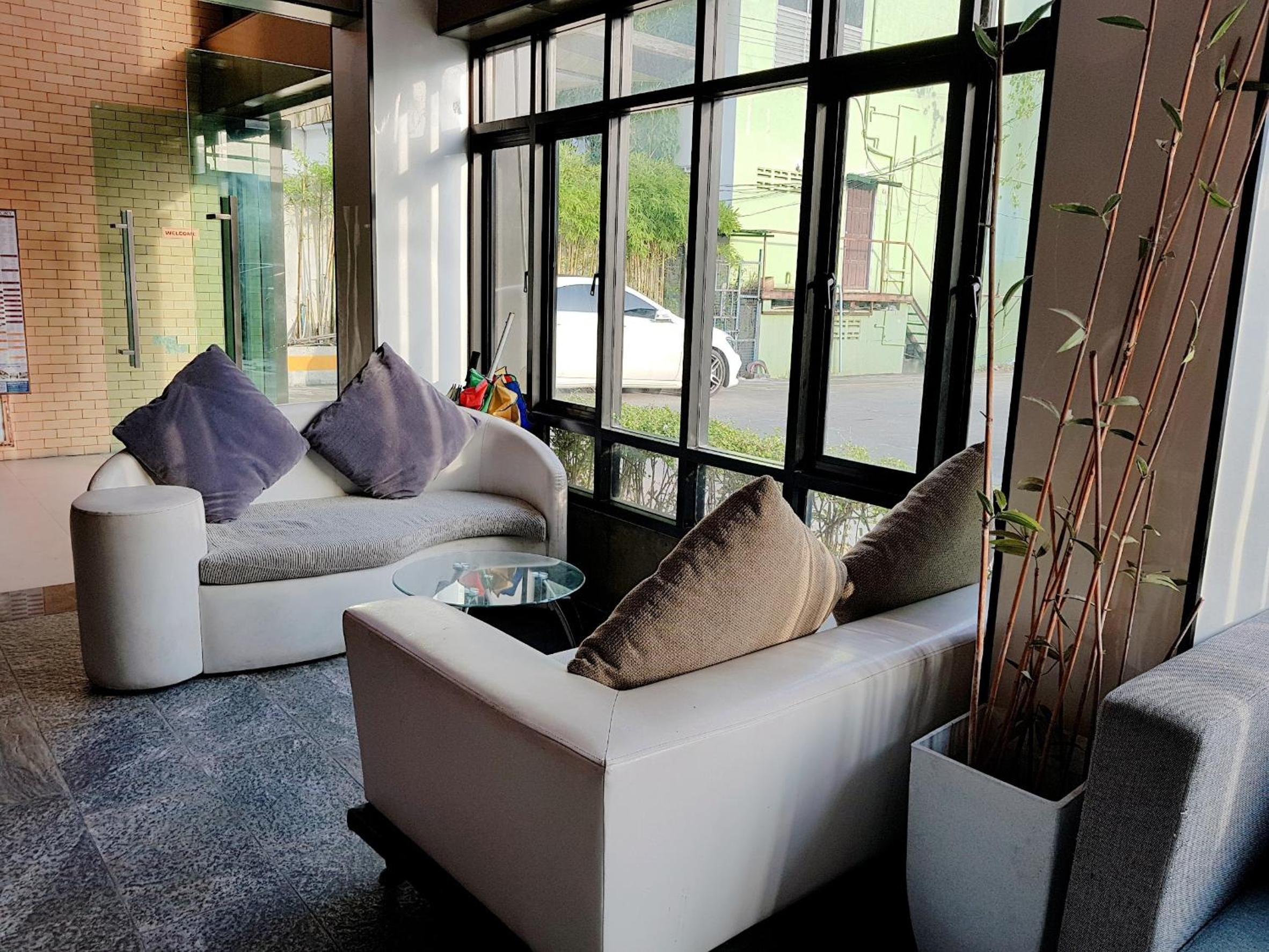 Izen Pure Budget Hotel & Residences 42/49