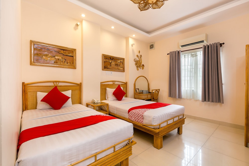 COMFORT, TWIN BEDS