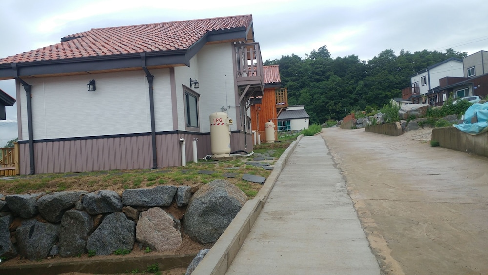 Daegwallyeong Solbawee Log-Housing Pension 19/22