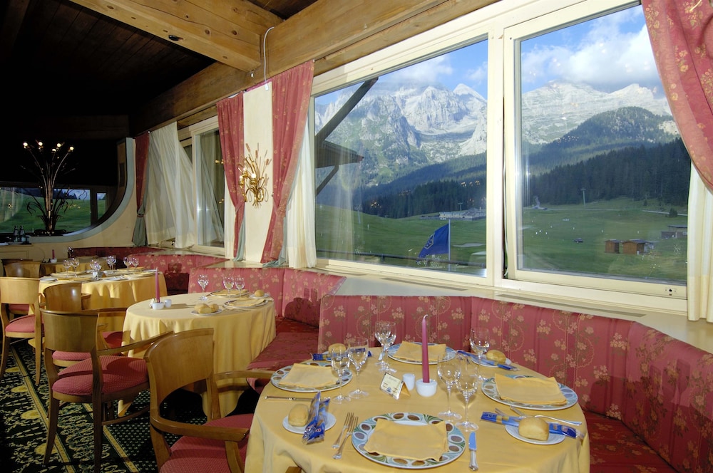 Th Madonna Di Campiglio Golf Hotel 54/74