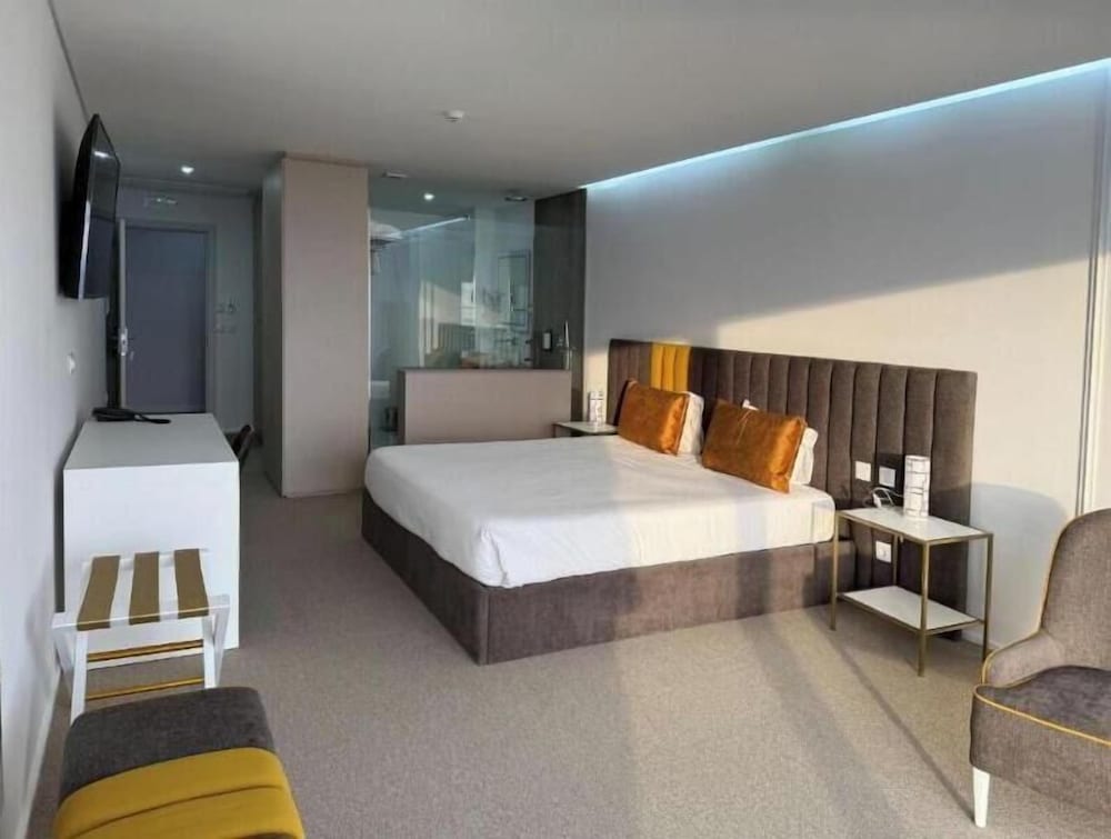 Deluxe, Queen Bed