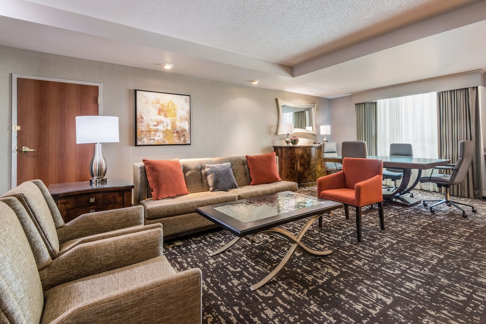 Embassy Suites by Hilton St. Louis St. Charles 36/54