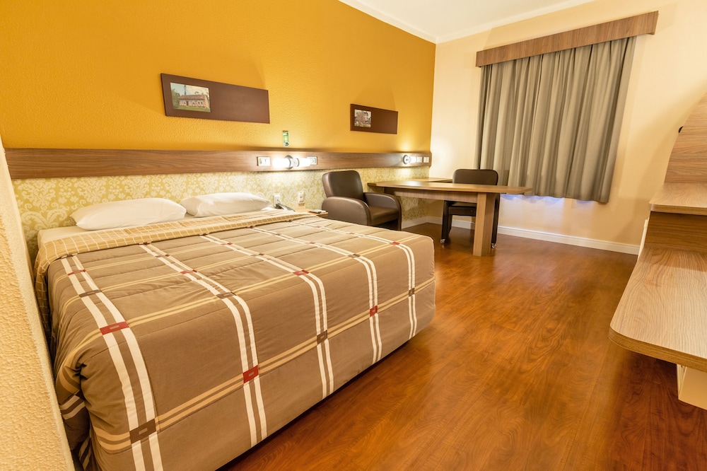 HOTEL 10 ITAJAI 14/66