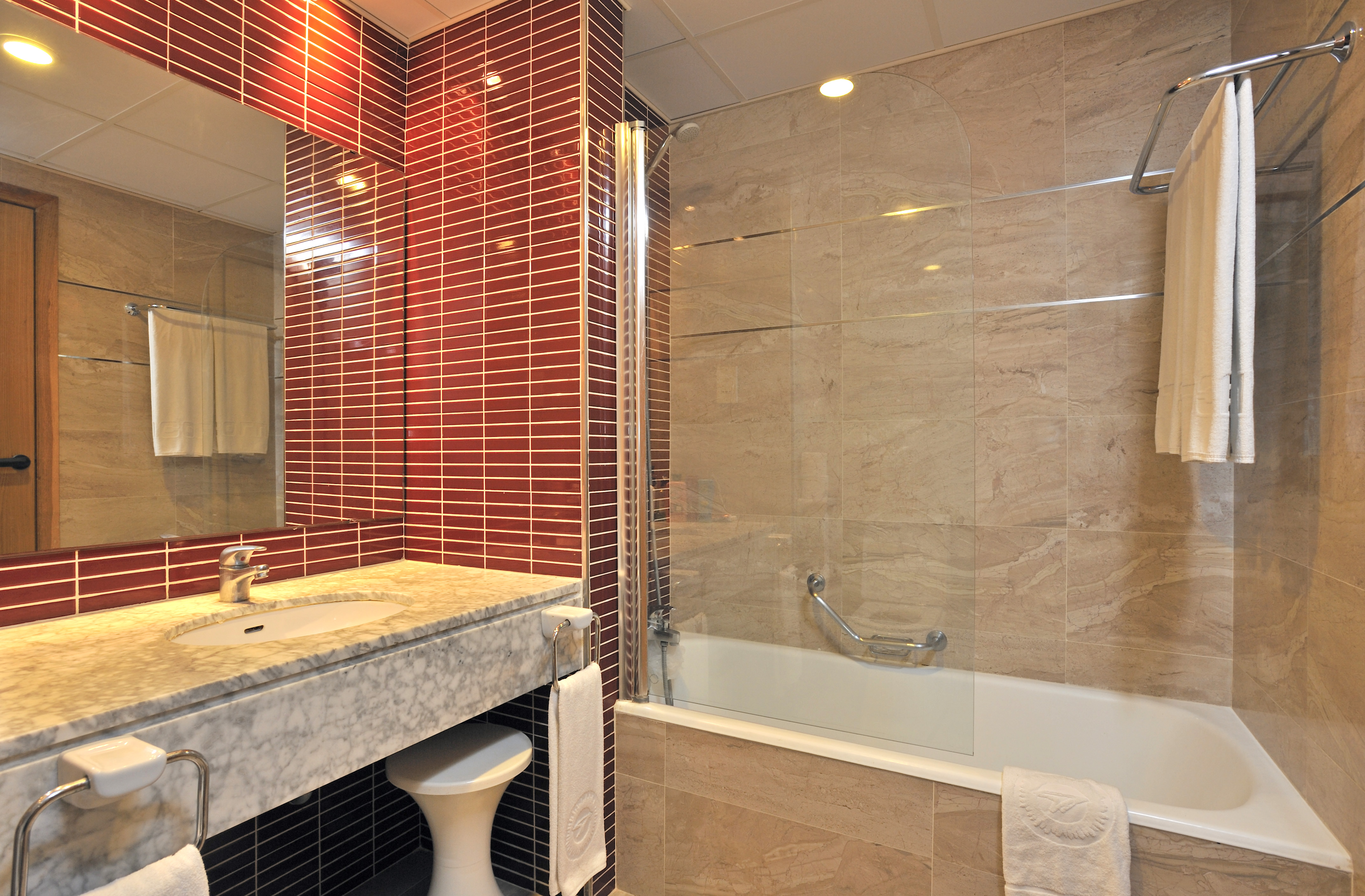 Globales Nova Apartments 40/40