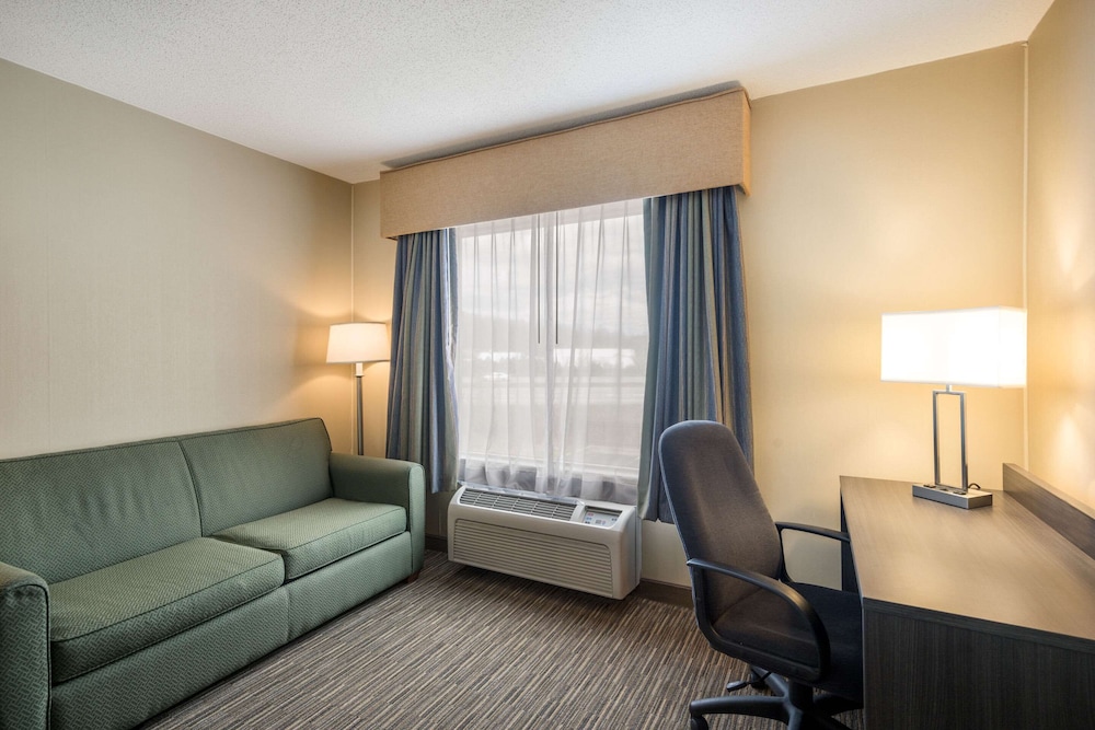 Quality Inn and Suites Fishkill South Near I-84 36/52