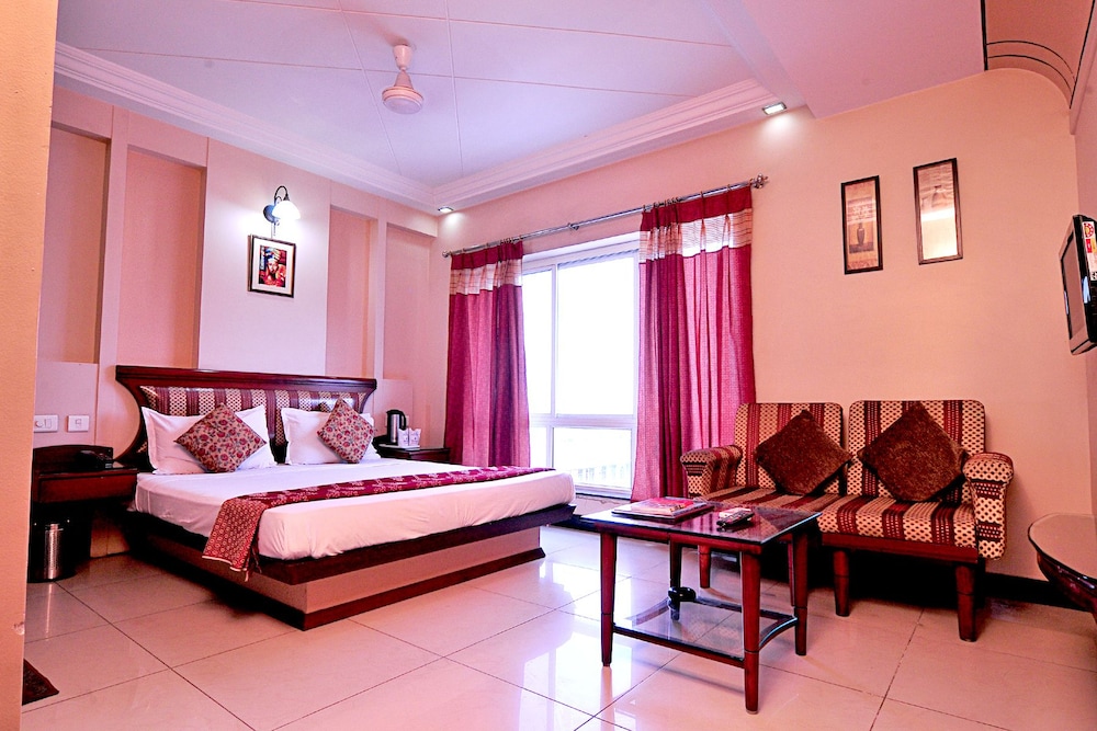 HOTEL RATNAWALI 18/25