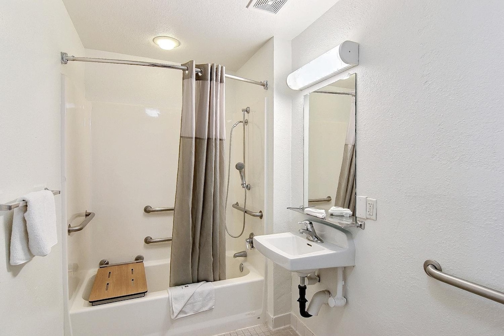 غرفة قياسية بسرير مزدوج، Motel6 Ventura, CA - South 9/10