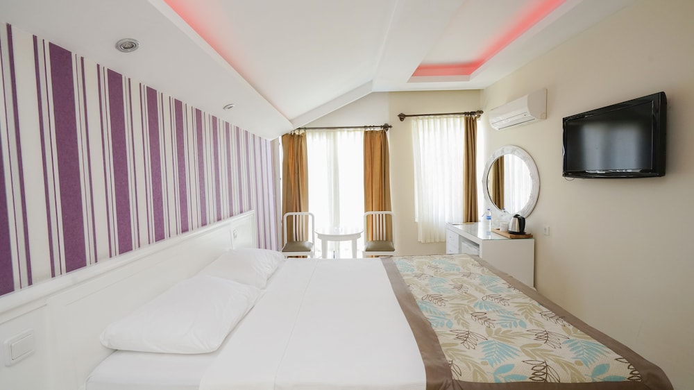 Lara World Hotel 7/34