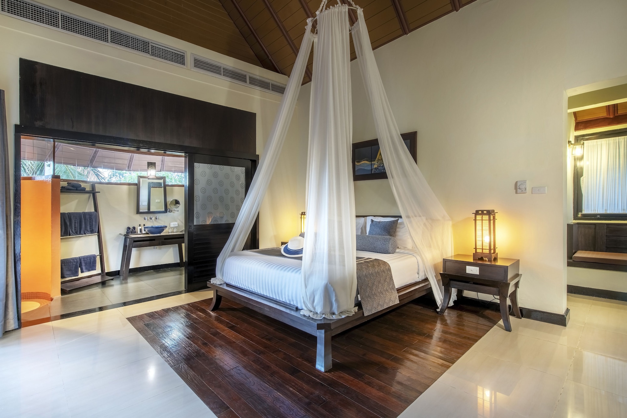 EMERALD SUITE