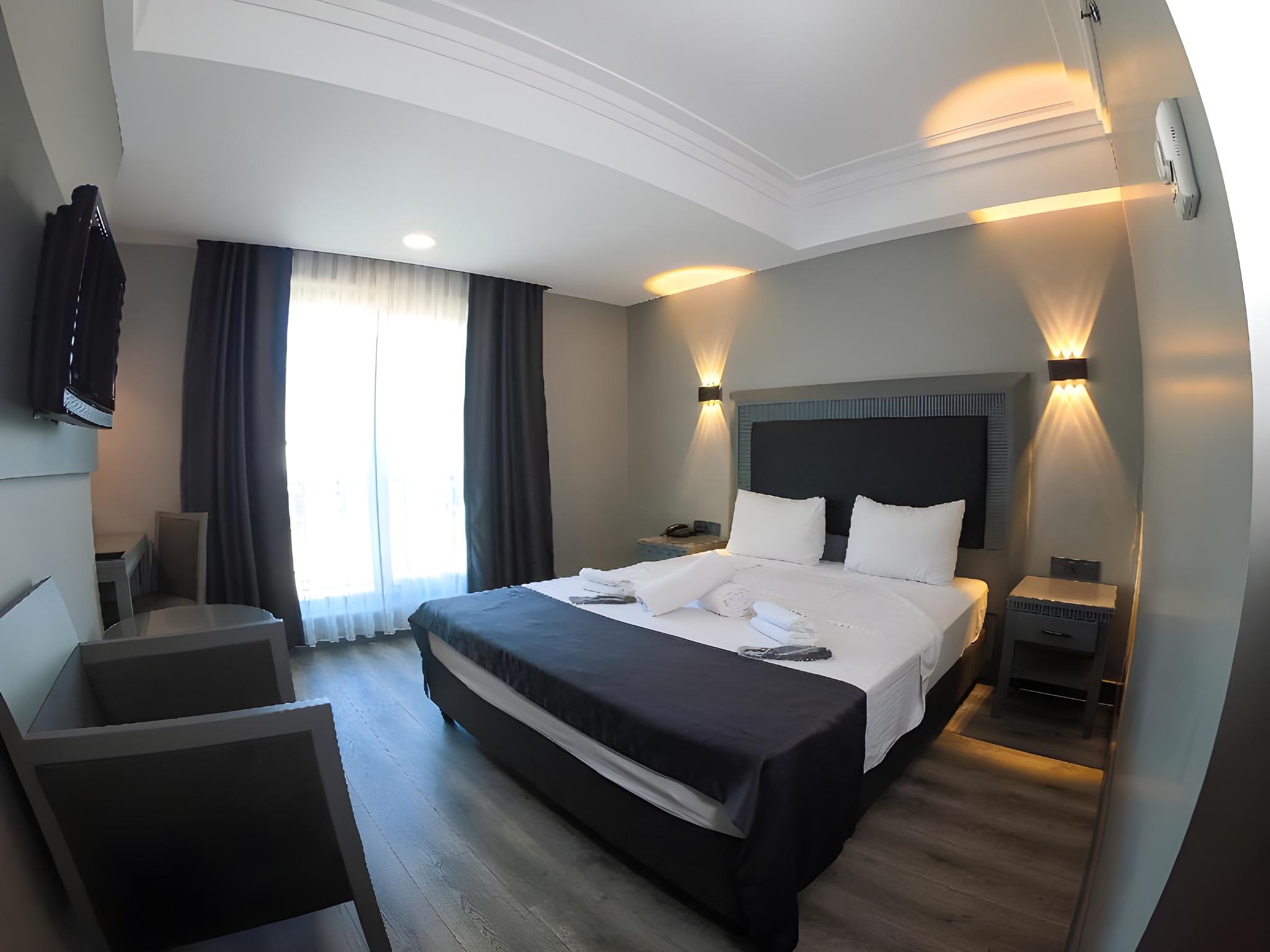 Standard, Single, Queen Bed