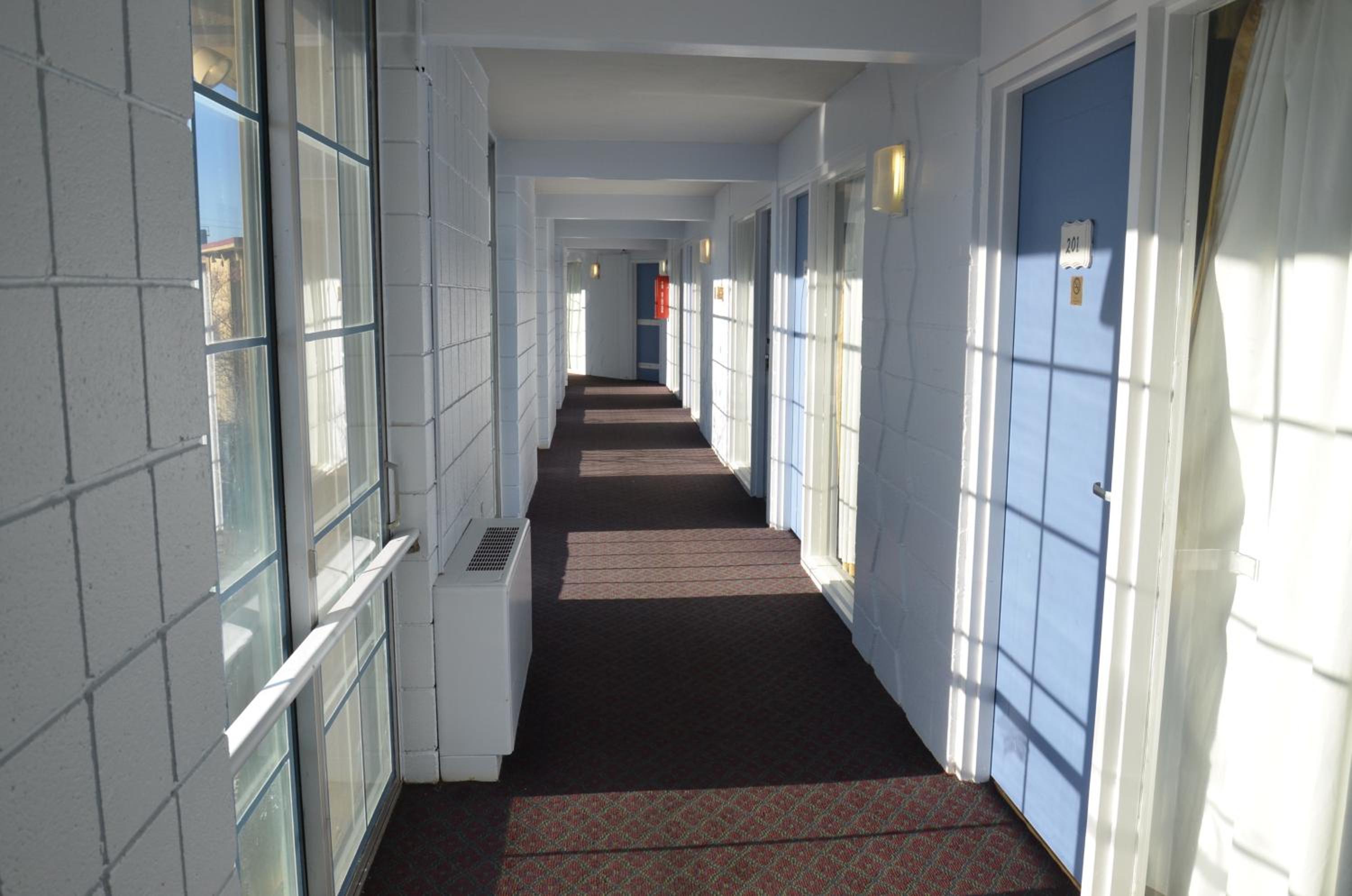 Red Carpet Inn & Suites 10/50