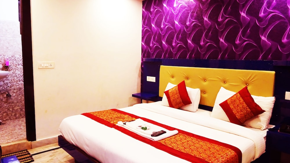 Hotel Noida International 7/50
