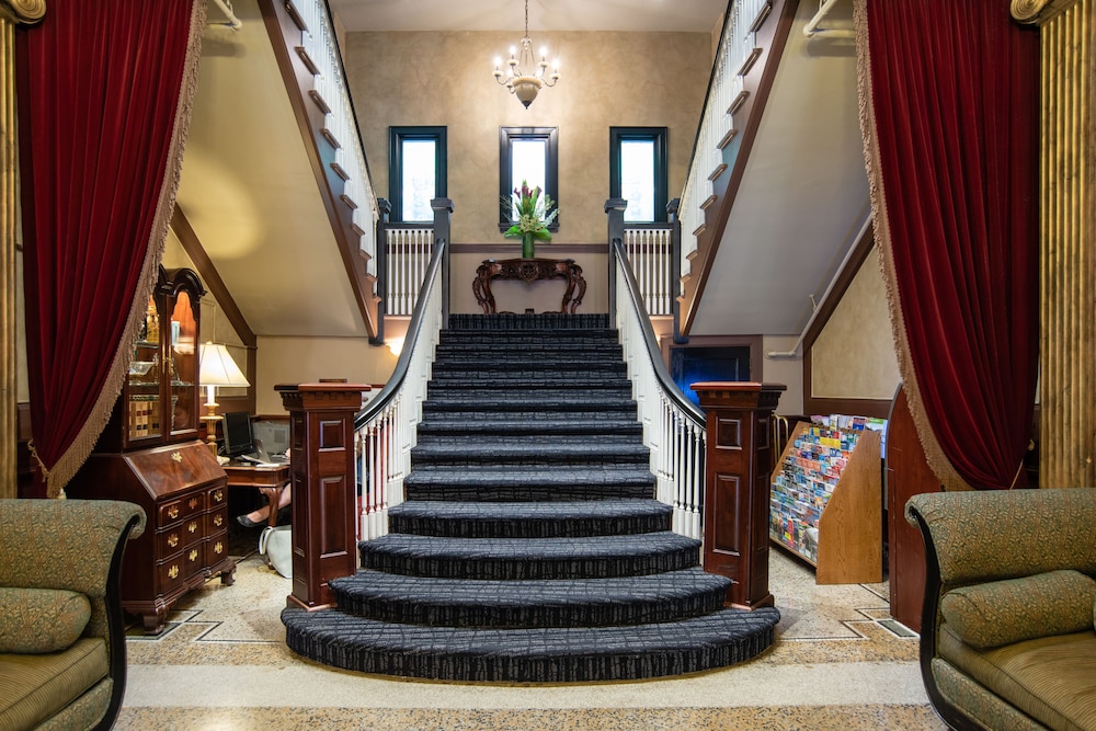 MarQueen Hotel 40/55