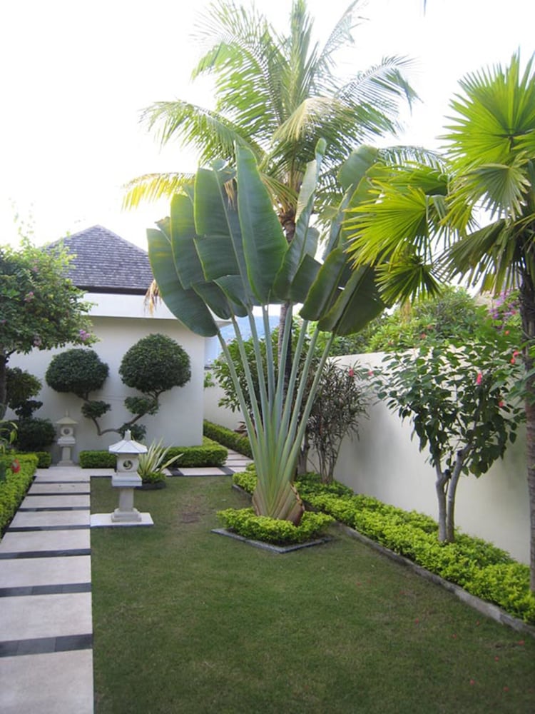 Frangipani Beach Villa 63/68