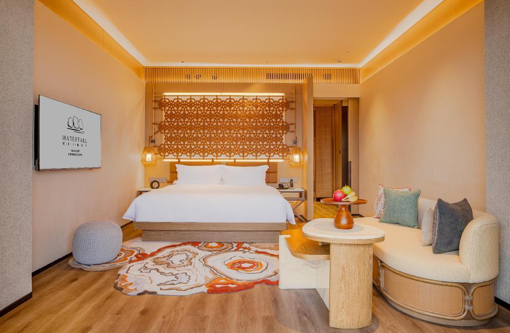 Executive, Suite, King Bed, Waterfall View