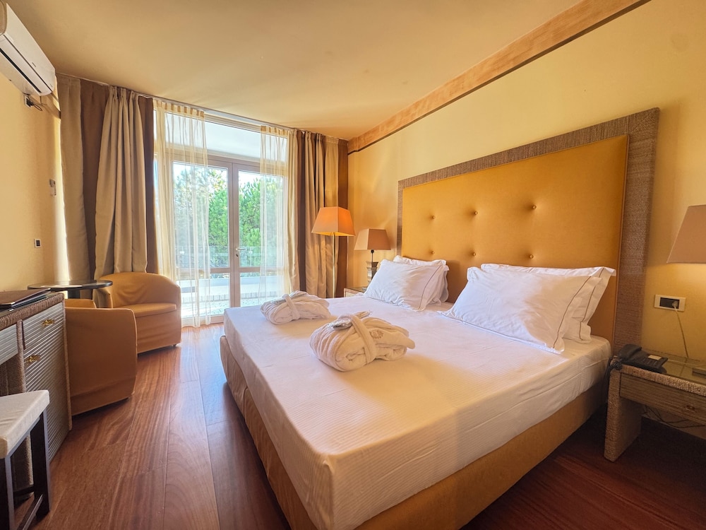 ROOM, DOUBLE BED, BALCONY