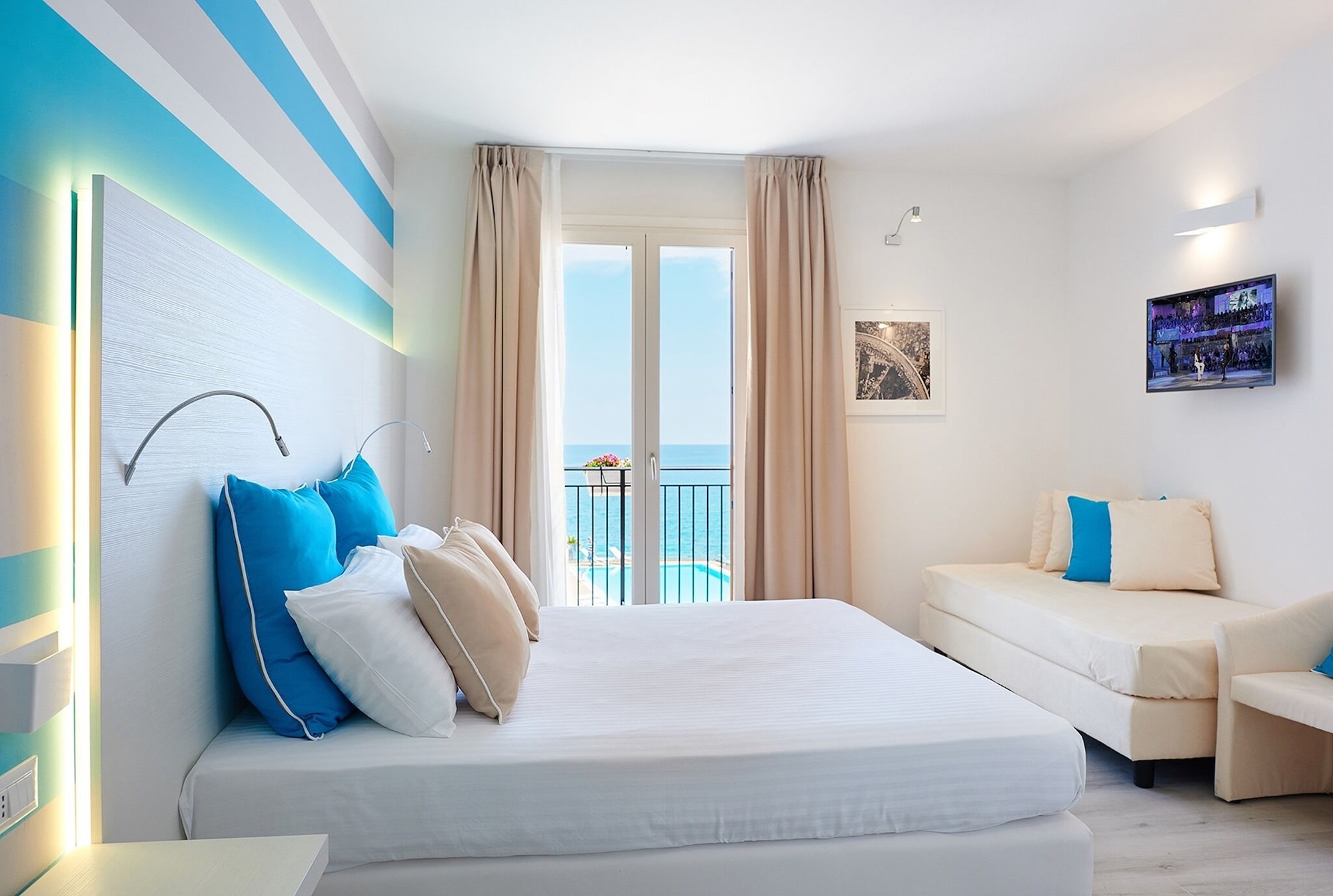 1 Bedroom, Tower, Triple, 1 Queen and 1 Single Bed, Sea View