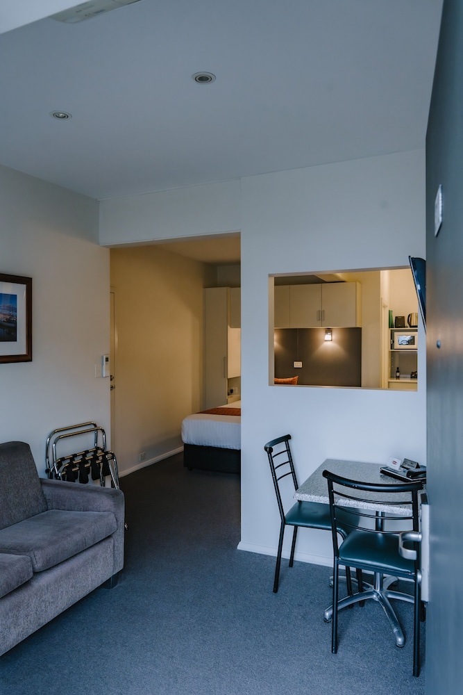 Motel 429 43/69