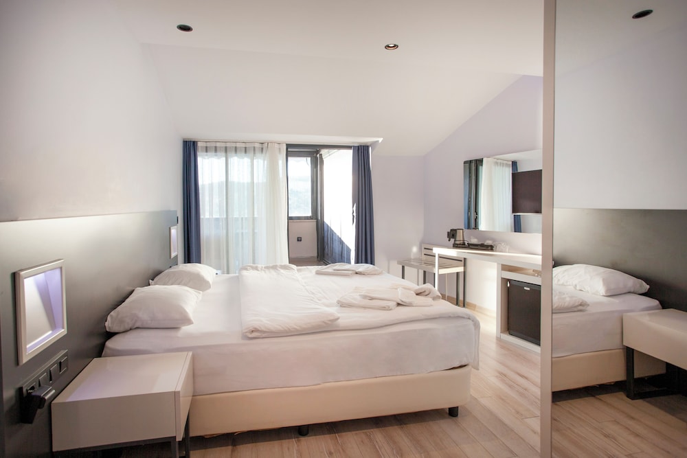 Panoramic, Queen Bed, Sea View