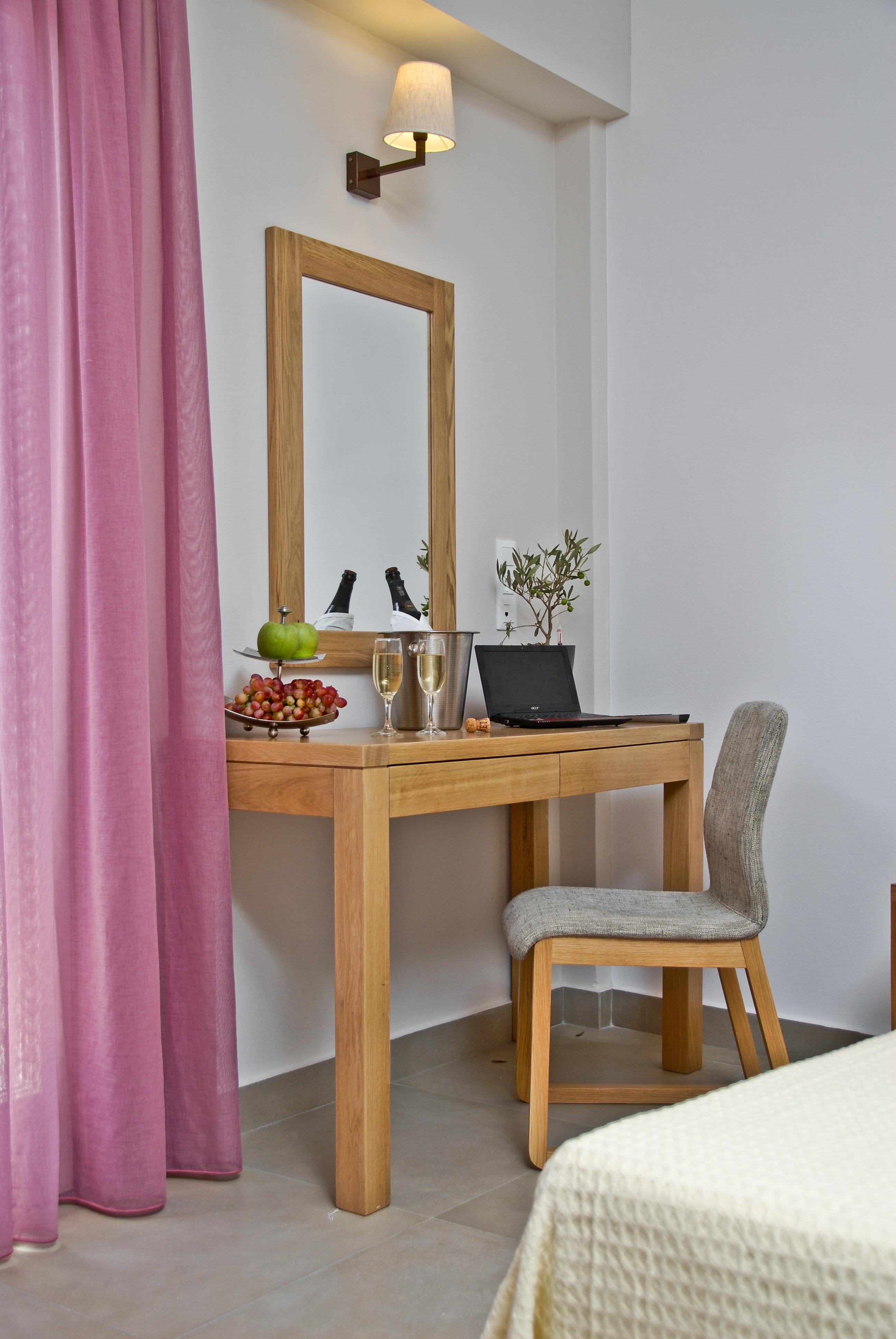 غرفة قياسية رباعية، Xenia Hotel 6/8