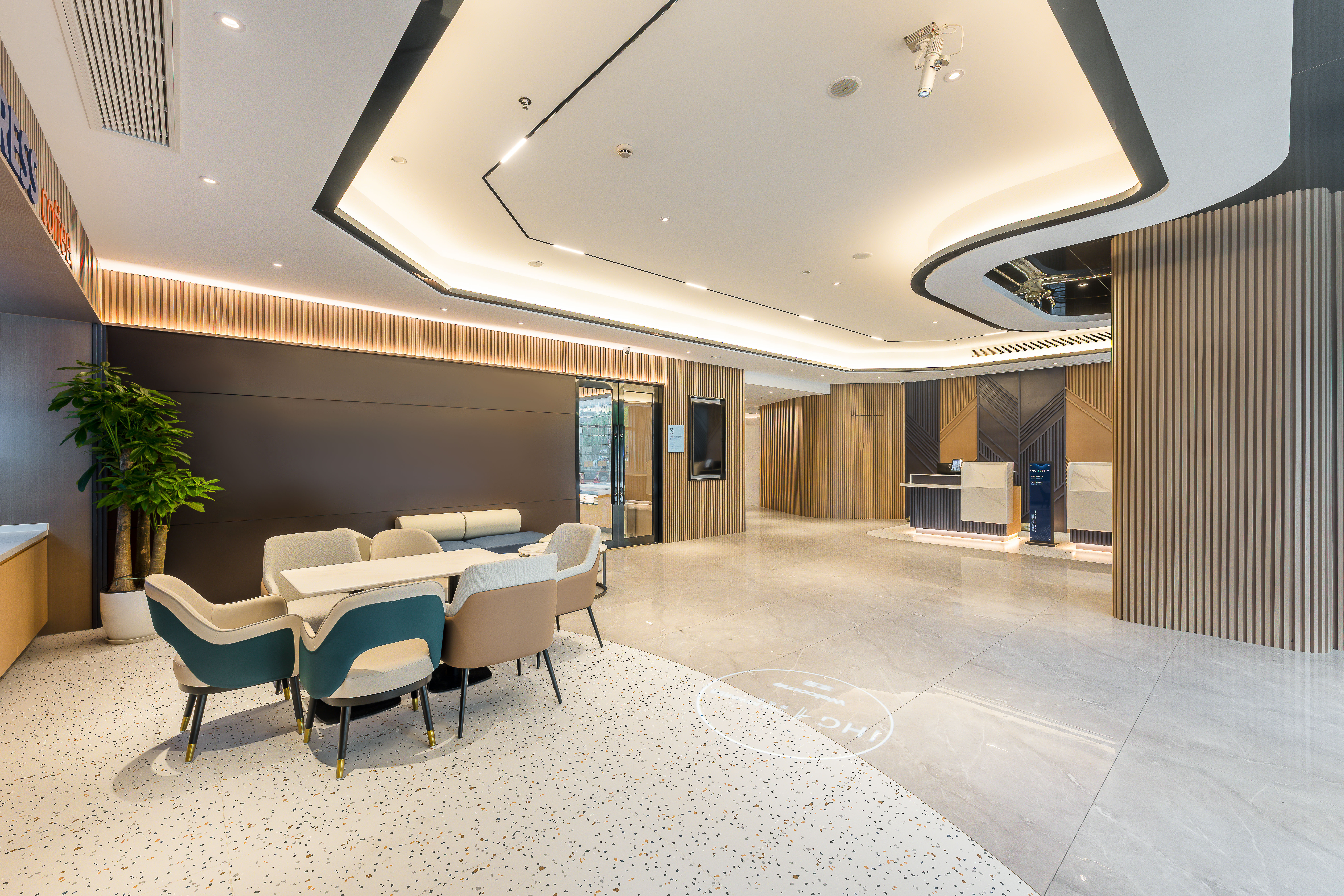 Holiday Inn Express Hangzhou Qianjiang CenturyCity 43/55