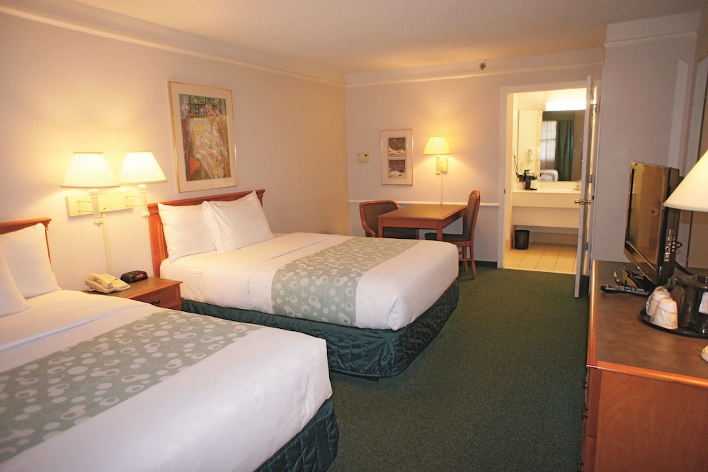 Days Inn by Wyndham San Diego Vista 25/46