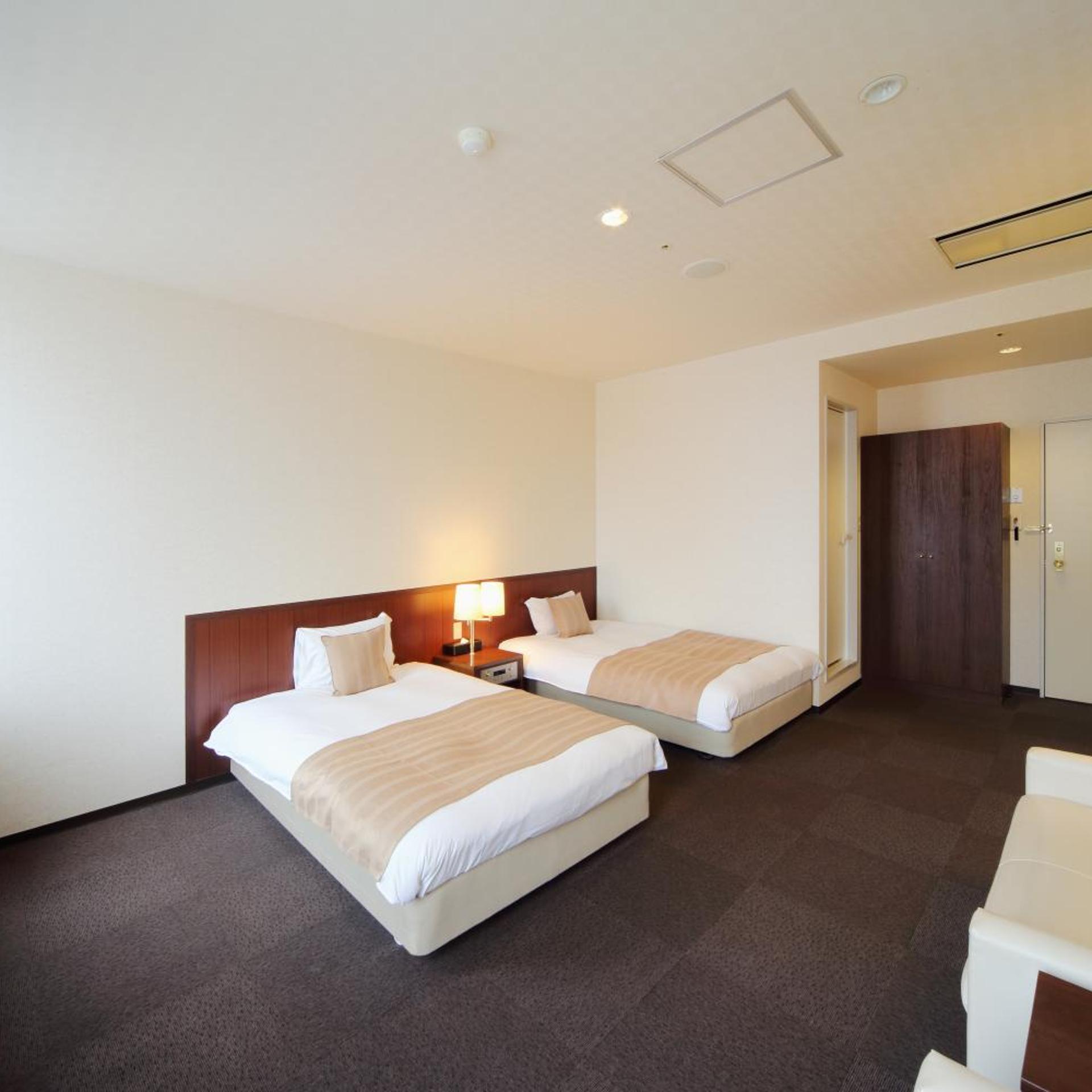 Room, Twin Beds, Large